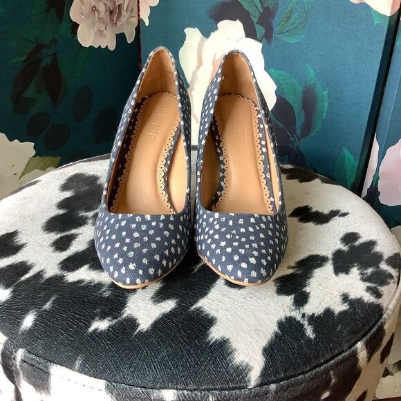 Ann Taylor Loft Denim Heels. - Picture 2 of 7